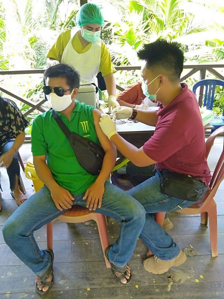 Vaksinasi Covid -19 kepada Masyarakat Desa Olung Hanangan